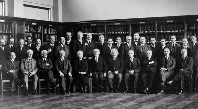 Foto oficial del VI Congreso Solvay, Bruselas, 1930.